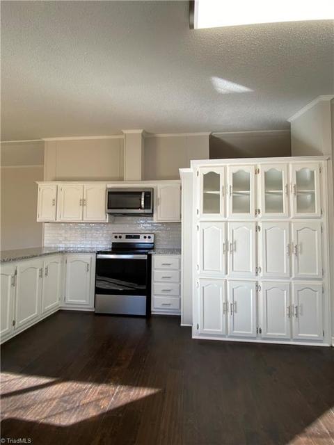 1105 Phillips Mill Rd, Pinnacle, NC 27043 photo 9