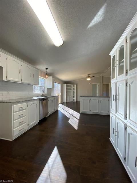 1105 Phillips Mill Rd, Pinnacle, NC 27043 photo 8