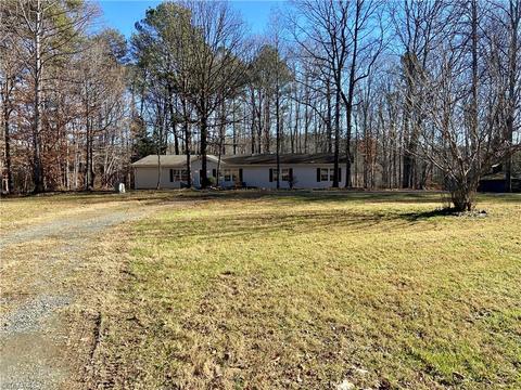 1105 Phillips Mill Rd, Pinnacle, NC 27043 photo 2