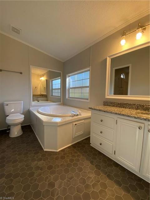 1105 Phillips Mill Rd, Pinnacle, NC 27043 photo 16
