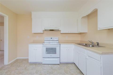 1608 Gavin Dr, High Point, NC 27260 photo 4