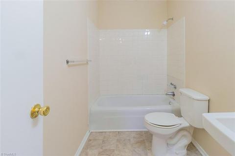 1608 Gavin Dr, High Point, NC 27260 photo 6