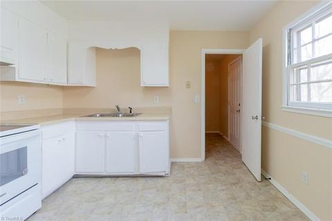 1608 Gavin Dr, High Point, NC 27260 photo 8