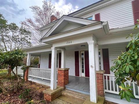 1544 E Pine St, Mount Airy, NC 27030 photo 3