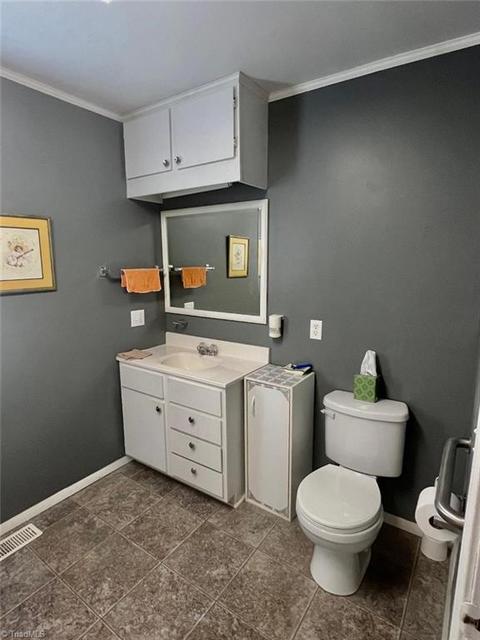 1544 E Pine St, Mount Airy, NC 27030 photo 16