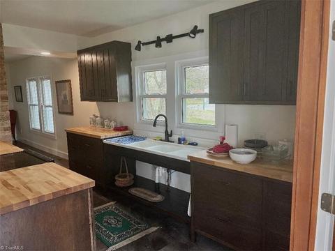 1544 E Pine St, Mount Airy, NC 27030 photo 9