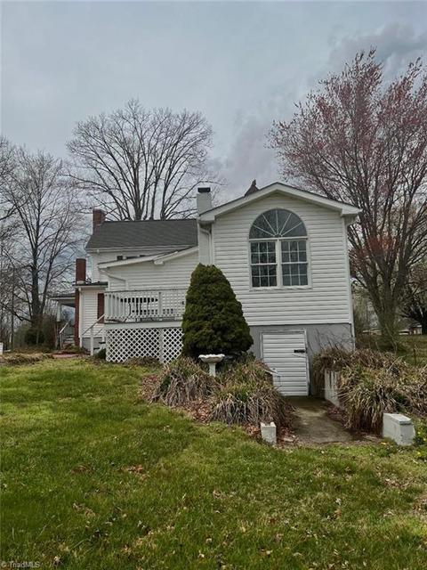 1544 E Pine St, Mount Airy, NC 27030 photo 7