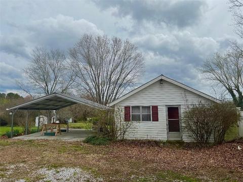 1544 E Pine St, Mount Airy, NC 27030 photo 5