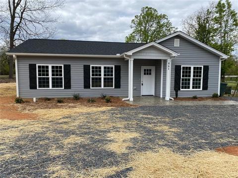 861 Friendly Rd, Eden, NC 27288 photo 1