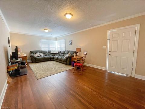700 Cedar Ln, Thomasville, NC 27360 photo 2