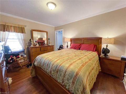 700 Cedar Ln, Thomasville, NC 27360 photo 4