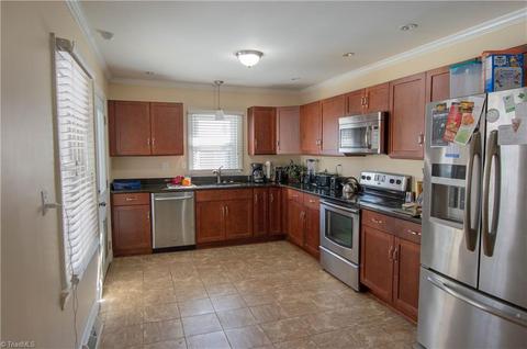 700 Cedar Ln, Thomasville, NC 27360 photo 3