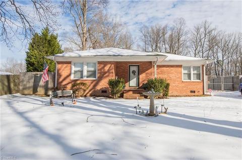 700 Cedar Ln, Thomasville, NC 27360 photo 1
