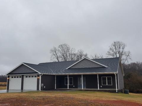 115 Oriole Way, Pilot Mountain, NC 27041 photo 2