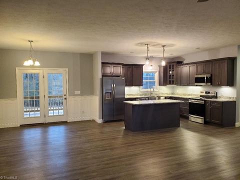 115 Oriole Way, Pilot Mountain, NC 27041 photo 9