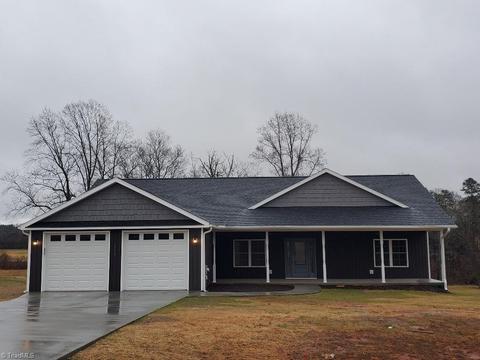 115 Oriole Way, Pilot Mountain, NC 27041 photo 1