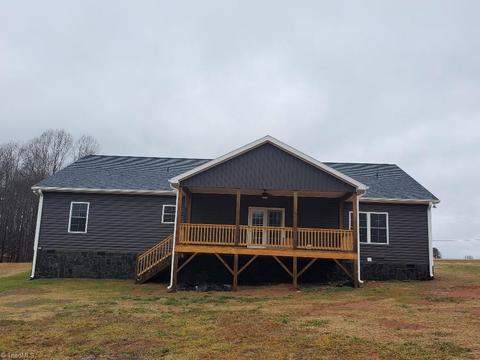 115 Oriole Way, Pilot Mountain, NC 27041 photo 3