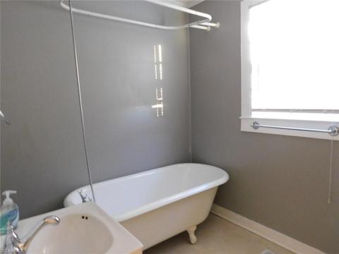 403 Amazon St, Thomasville, NC 27360 photo 4