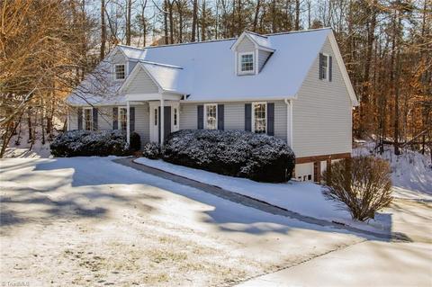272 Creekside Dr, High Point, NC 27265 photo 2