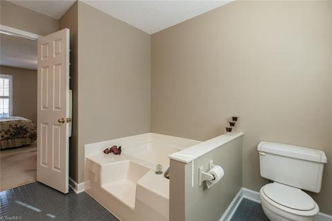 272 Creekside Dr, High Point, NC 27265 photo 24