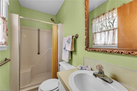 7515 Farmbrook Pl, Thomasville, NC 27360 photo 11