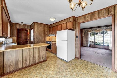 7515 Farmbrook Pl, Thomasville, NC 27360 photo 5