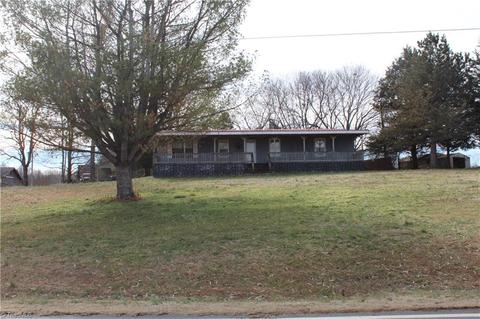 363 Shaw Rd, Harmony, NC 28634 photo 2