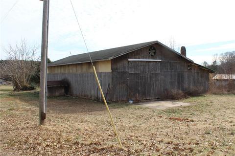 363 Shaw Rd, Harmony, NC 28634 photo 4