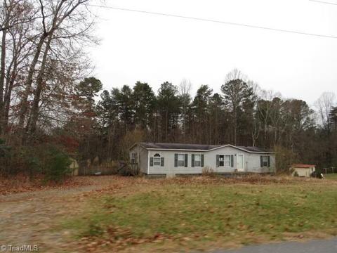 432 Jacob St, Dobson, NC 27017 photo 2