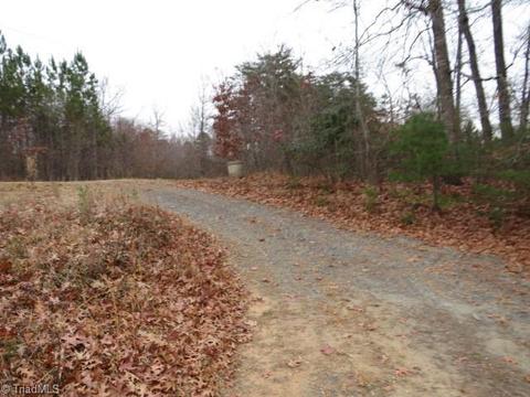 432 Jacob St, Dobson, NC 27017 photo 3