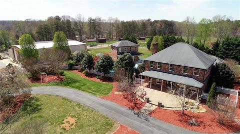 1095 Ashburn Dr, King, NC 27021 photo 2