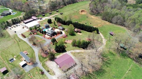 1095 Ashburn Dr, King, NC 27021 photo 4
