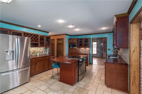 1095 Ashburn Dr, King, NC 27021 photo 11
