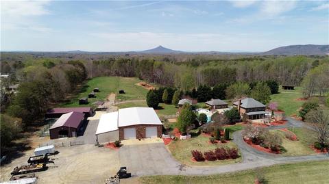 1095 Ashburn Dr, King, NC 27021 photo 1