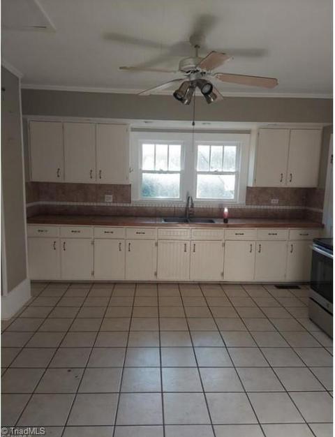 767 E Main St, Elkin, NC 28621 photo 4