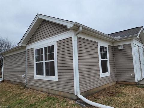 2720 Alpha St, High Point, NC 27263 photo 2