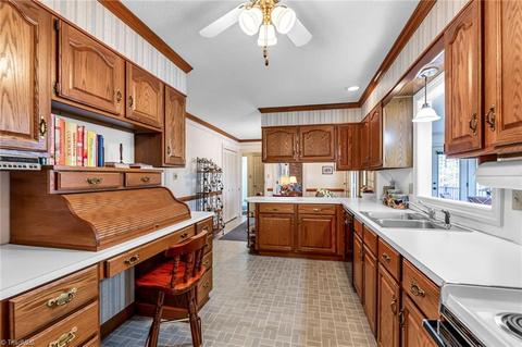 2120 Candelar Dr, High Point, NC 27265 photo 14