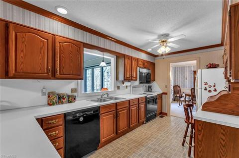 2120 Candelar Dr, High Point, NC 27265 photo 13