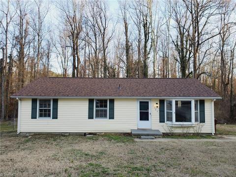 1404 Waterloo Dr, High Point, NC 27260 photo 1