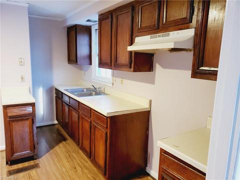 1404 Waterloo Dr, High Point, NC 27260 photo 7