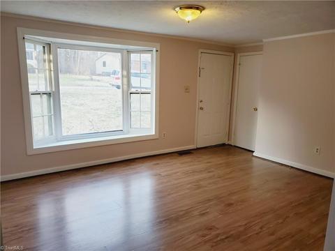 1404 Waterloo Dr, High Point, NC 27260 photo 4