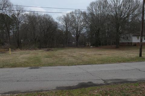 316 S Center St, Eden, NC 27288 photo 2