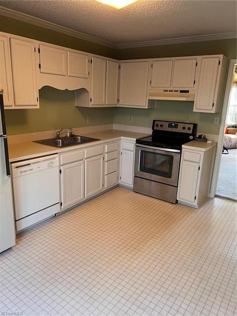 3140 Windchase Ct, High Point, NC 27265 photo 9