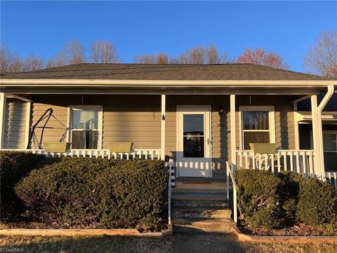 3140 Windchase Ct, High Point, NC 27265 photo 1