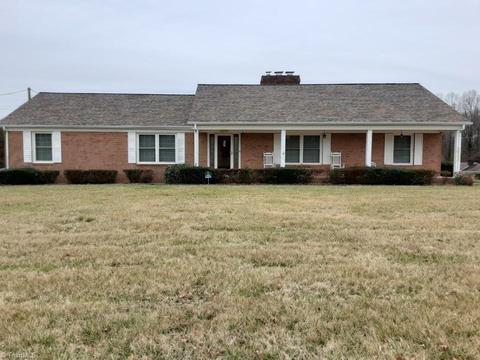 3200 Crestview Dr, High Point, NC 27260 photo 1