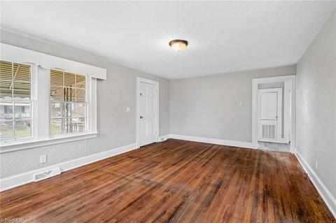 1015 Meredith St, High Point, NC 27260 photo 3