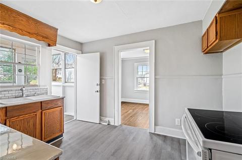 1015 Meredith St, High Point, NC 27260 photo 8