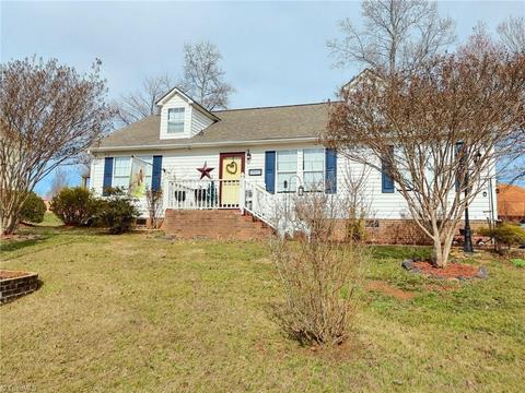 217 Ryan St, Dobson, NC 27017 photo 2