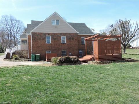 527 S Main St, Dobson, NC 27017 photo 4