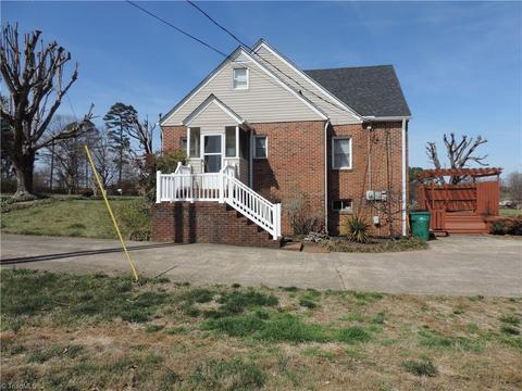 527 S Main St, Dobson, NC 27017 photo 3